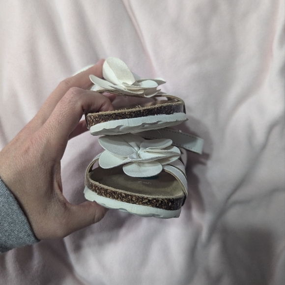 White Kids Sandals with Flower Design - Picture 5 of 5